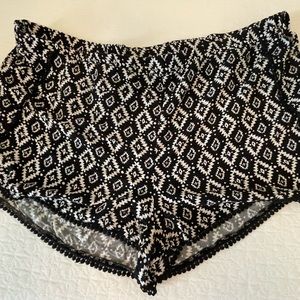 Light-weight shorts, elastic waste